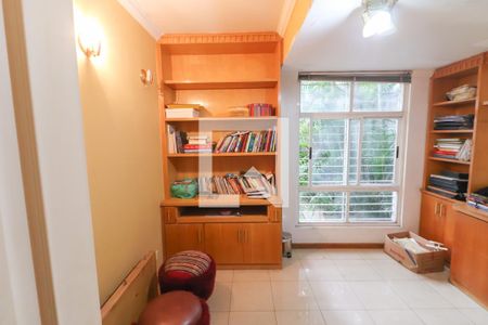 Casa à venda com 520m², 5 quartos e 7 vagas Casa à venda com 520m², 5 quartos e 7 vagasEscritorio