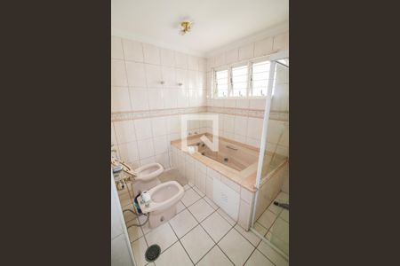 Casa à venda com 520m², 5 quartos e 7 vagas Casa à venda com 520m², 5 quartos e 7 vagasBanheiro Social