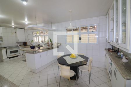 Casa à venda com 520m², 5 quartos e 7 vagas Casa à venda com 520m², 5 quartos e 7 vagasCozinha
