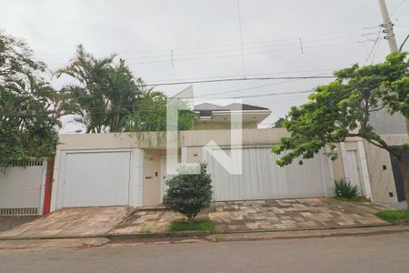 Casa à venda com 520m², 5 quartos e 7 vagas Casa à venda com 520m², 5 quartos e 7 vagasFachada