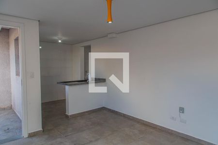 Sala de casa de condomínio para alugar com 2 quartos, 75m² em Vila Prudente, São Paulo