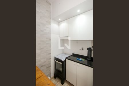 Cozinha  de apartamento à venda com 1 quarto, 30m² em Copacabana, Rio de Janeiro