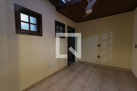 Casa à venda com 240m², 3 quartos e 3 vagasSala