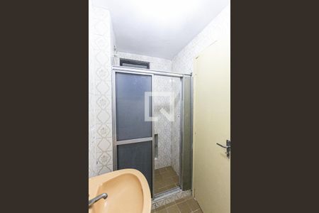 Banheiro de apartamento à venda com 1 quarto, 30m² em Jardim Botânico, Porto Alegre