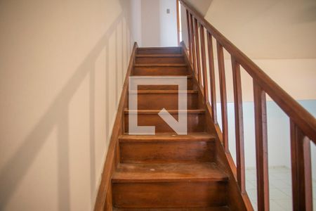 Escadas de casa para alugar com 2 quartos, 110m² em Vila Babilônia, São Paulo