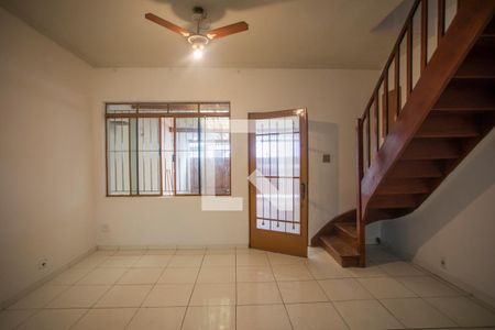 Sala de Estar de casa para alugar com 2 quartos, 110m² em Vila Babilônia, São Paulo