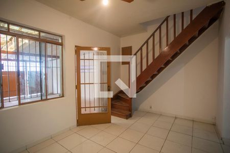 Sala de Estar de casa para alugar com 2 quartos, 110m² em Vila Babilônia, São Paulo