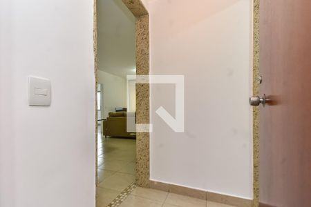 Entrada de apartamento à venda com 2 quartos, 70m² em Vila Buarque, São Paulo