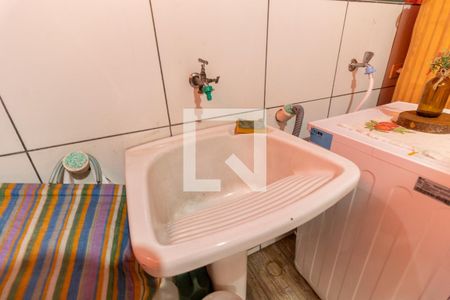 Casa à venda com 280m², 5 quartos e 2 vagas Casa à venda com 280m², 5 quartos e 2 vagasLavanderia Casa 3