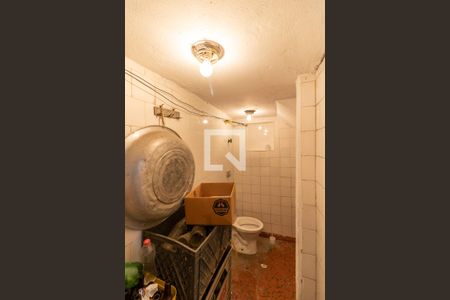 Casa à venda com 280m², 5 quartos e 2 vagas Casa à venda com 280m², 5 quartos e 2 vagasBanheiro de Serviço Casa 1