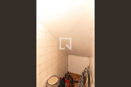 Casa à venda com 280m², 5 quartos e 2 vagas Casa à venda com 280m², 5 quartos e 2 vagasBanheiro de Serviço Casa 1