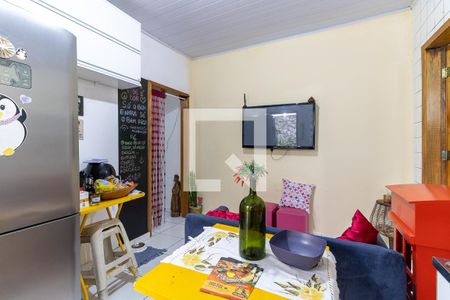 Casa à venda com 280m², 5 quartos e 2 vagas Casa à venda com 280m², 5 quartos e 2 vagasCozinha e Sala Casa 3