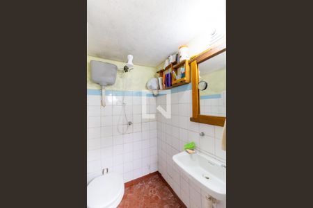 Casa à venda com 280m², 5 quartos e 2 vagas Casa à venda com 280m², 5 quartos e 2 vagasBanheiro Casa 2