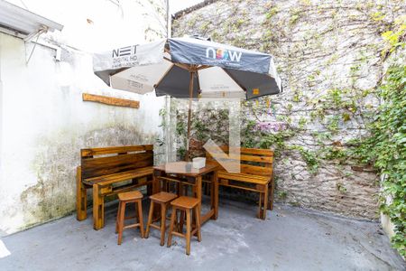 Casa à venda com 280m², 5 quartos e 2 vagas Casa à venda com 280m², 5 quartos e 2 vagasQuintal Casa 2