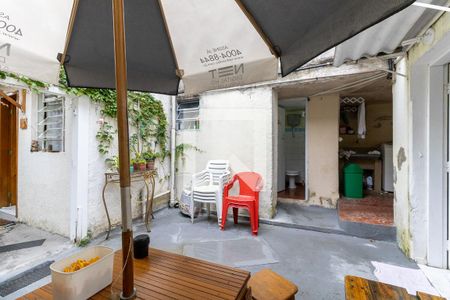 Casa à venda com 280m², 5 quartos e 2 vagas Casa à venda com 280m², 5 quartos e 2 vagasQuintal Casa 2