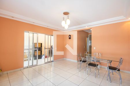 Sala de casa à venda com 3 quartos, 107m² em Santa Maria, Osasco