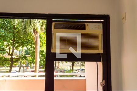 sala detalhe de apartamento para alugar com 2 quartos, 75m² em Barra da Tijuca, Rio de Janeiro