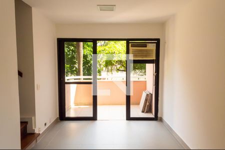 Sala de apartamento para alugar com 2 quartos, 75m² em Barra da Tijuca, Rio de Janeiro