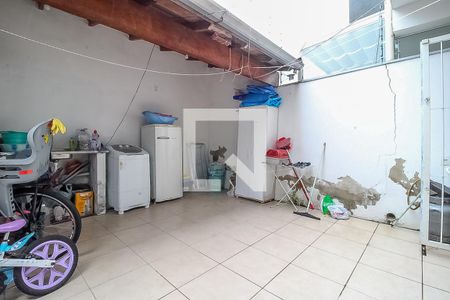 Quintal de casa à venda com 3 quartos, 113m² em Igara, Canoas