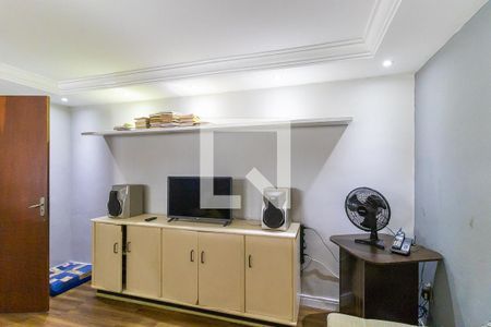 Sala de TV de casa à venda com 3 quartos, 260m² em Vila Nogueira, Campinas