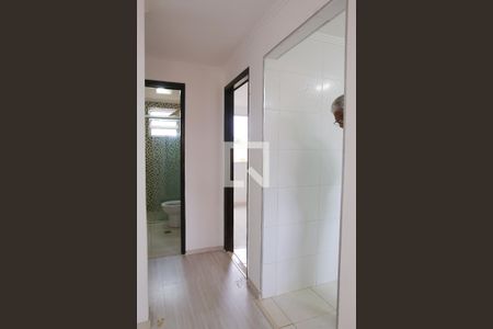 Corredor dos Quartos e Banheiro de apartamento para alugar com 2 quartos, 60m² em Vila Camilopolis, Santo André