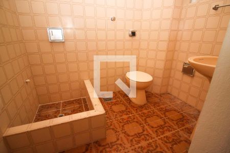 Banheiro de kitnet/studio para alugar com 1 quarto, 36m² em Centro Histórico, Porto Alegre