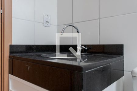 Banheiro de apartamento à venda com 2 quartos, 41m² em Jardim Leopoldina, Porto Alegre