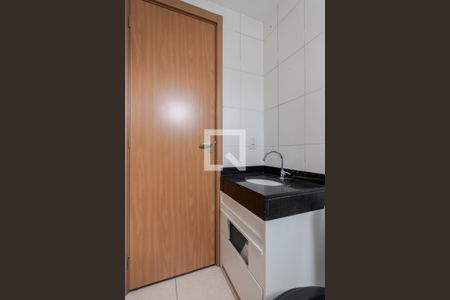 Banheiro de apartamento à venda com 2 quartos, 41m² em Jardim Leopoldina, Porto Alegre