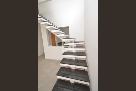 Apartamento à venda com 148m², 3 quartos e 3 vagas Apartamento à venda com 148m², 3 quartos e 3 vagasEscada