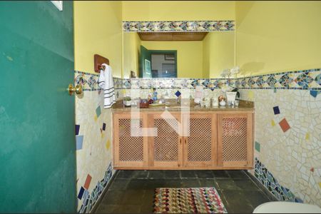 Lavabo de casa à venda com 4 quartos, 210m² em Charitas, Niterói