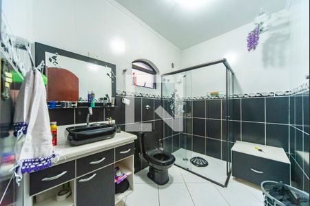 Banheiro  de casa à venda com 3 quartos, 230m² em Vila Curuca, Santo André