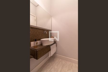 Lavabo de apartamento para alugar com 3 quartos, 240m² em Higienópolis, São Paulo