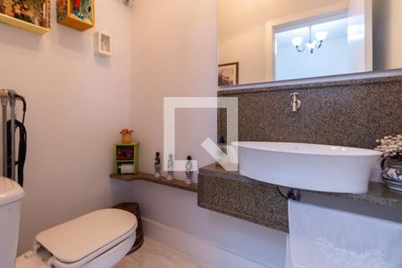 Lavabo de apartamento para alugar com 3 quartos, 240m² em Higienópolis, São Paulo