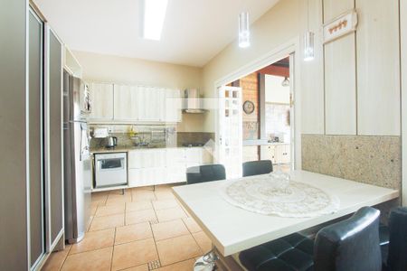 COZINHA de casa à venda com 3 quartos, 246m² em Vila Ipiranga, Porto Alegre