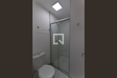 Banheiro de kitnet/studio para alugar com 1 quarto, 34m² em Jardim Goiás, Goiânia