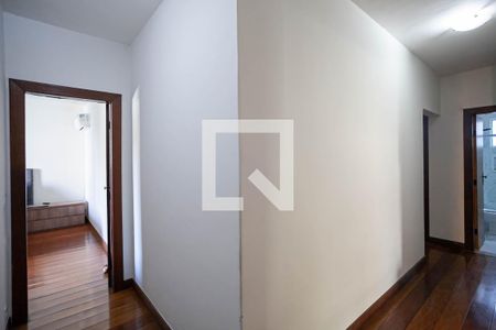 Corredor de casa para alugar com 4 quartos, 347m² em Palmares, Belo Horizonte