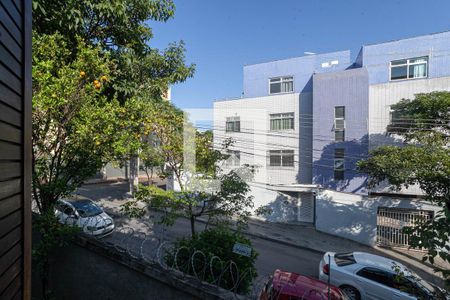 Vista da sala 1 de casa para alugar com 4 quartos, 347m² em Palmares, Belo Horizonte