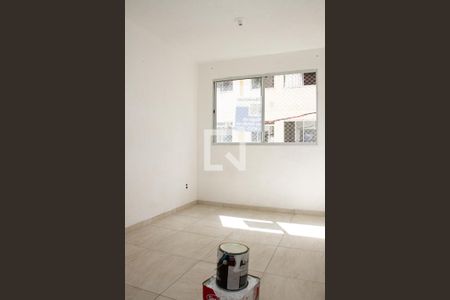 Sala de apartamento para alugar com 2 quartos, 45m² em Água Santa, Rio de Janeiro