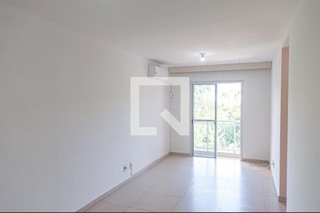 Sala de apartamento para alugar com 2 quartos, 54m² em Taquara, Rio de Janeiro