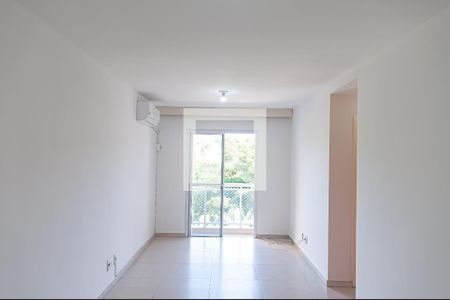 Sala de apartamento para alugar com 2 quartos, 54m² em Taquara, Rio de Janeiro