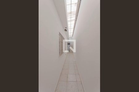 Casa à venda com 220m², 2 quartos e 2 vagas Casa à venda com 220m², 2 quartos e 2 vagasCorredor Lateral