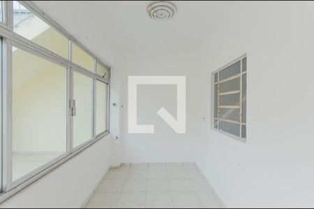 Casa à venda com 220m², 2 quartos e 2 vagas Casa à venda com 220m², 2 quartos e 2 vagasÁrea de Serviço