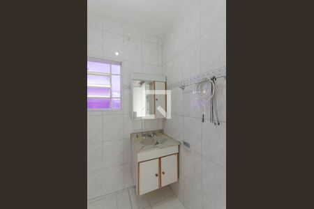 Banheiro Suíte de casa para alugar com 2 quartos, 220m² em Vila Nhocune, São Paulo