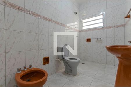 Casa à venda com 220m², 2 quartos e 2 vagas Casa à venda com 220m², 2 quartos e 2 vagasBanheiro