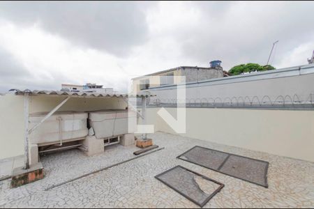 Casa à venda com 220m², 2 quartos e 2 vagas Casa à venda com 220m², 2 quartos e 2 vagasTerraço