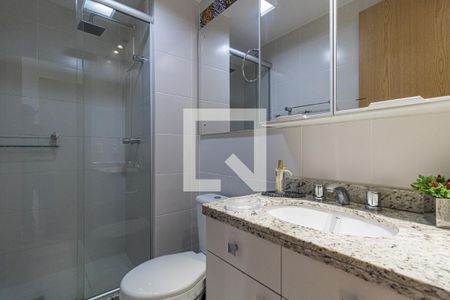 Banheiro da suite de apartamento para alugar com 2 quartos, 64m² em Passo da Areia, Porto Alegre