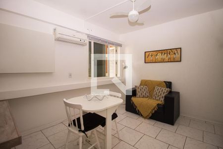 Sala de kitnet/studio para alugar com 1 quarto, 31m² em Centro Histórico, Porto Alegre