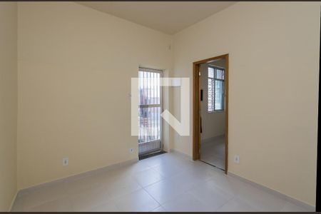 Sala de casa para alugar com 2 quartos, 56m² em Bonsucesso, Rio de Janeiro
