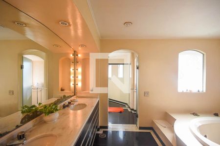 Casa à venda com 700m², 3 quartos e 6 vagas Casa à venda com 700m², 3 quartos e 6 vagasBanheiro suíte 3