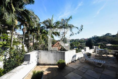 Casa à venda com 700m², 3 quartos e 6 vagas Casa à venda com 700m², 3 quartos e 6 vagasVaranda do piso superior